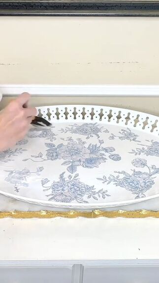 Looking for some decorative DIY tray ideas? Today, I'm excited to share a step-by-step tutorial on how I transformed a large white tray from my local thrift store. Plastic Tray Diy Ideas, Christmas Trays Diy, Metal Tray Makeover, Decoupage Tray Ideas, Diy Tray Ideas, Tray Design Ideas, Diy Tray Makeover, Silver Trays Decor Ideas, Silver Tray Decor