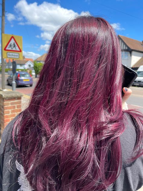 Purple long witchy hair for autumn Purple Red Tinted Hair, Wine Pink Hair, Warm Purple Hair, Dark Magenta Hair, Hair For Autumn, Reddish Purple Hair, Draculaura Hair, Plum Purple Hair, Plum Hair Color