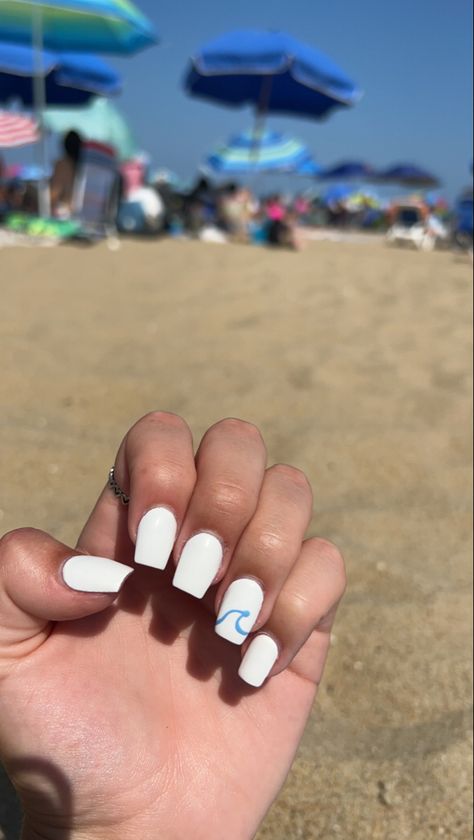 Beachy Summer Nails, Wave Nail Design, White Summer Nails, Hawaii Nails, Cruise Nails, Florida Nails, Wave Nails, Beach Nail Designs, Spring Break Nails