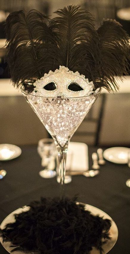 Ball Centerpiece Ideas, Mascarade Party Decorations, Masquerade Centerpiece, Masquerade Party Centerpieces, Diy Masquerade, Masquerade Centerpieces, Mascarade Party, Masquerade Decorations, Party Decorations Diy