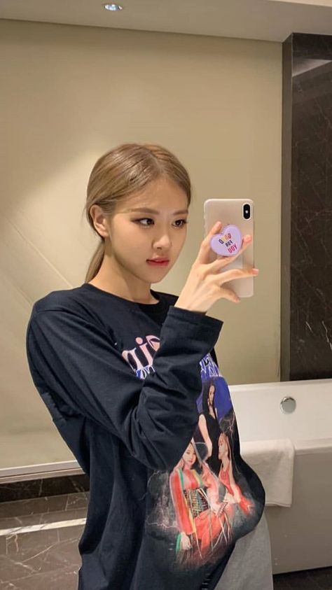 Rosie Blackpink, Zara Haul, Nutrition And Fitness, Eating Plan, Rose Blackpink, Wallpaper Collection, The Fashion Industry, New Wallpaper, Fashion Industry