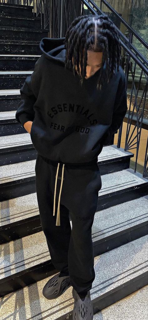 Outfits For Men School, Men Back To School Outfit, Essentials Hoodie Black Outfit, Cool Men Outfits, Chill Boy Outfits, Dark Streetwear Men, Guy Outfits Black, Tuff Outfits Men, Black Men Fashion Swag Streetwear