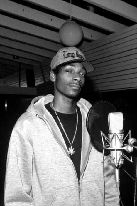 Young Snoop Dogg Young Snoop Dogg, Snoop Dogg 90s, Rap Music Hip Hop, Gangsta Rap Hip Hop, 90s Rappers Aesthetic, 90s Rappers, Tupac Pictures, 90s Rap, Snoop Dog