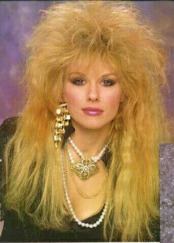 Nancy Wilson - Heart 1980s Makeup, Style Année 80, 1980s Hair, Look 80s, 1980s Fashion Trends, 80s Makeup, Nancy Wilson, 80s Hair Bands, 80’s Fashion