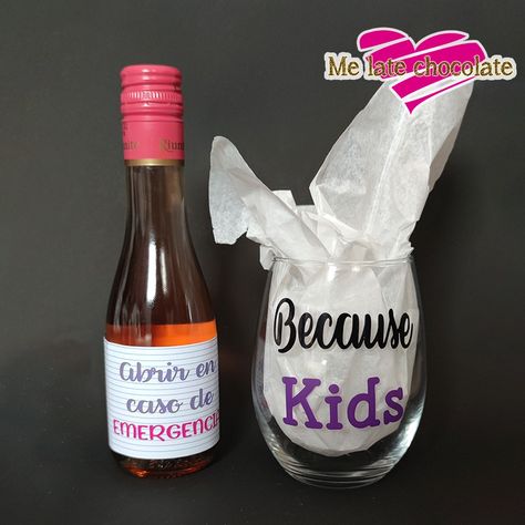 Porque los maestros también merecen un respiro. Mini botella de vino y baso personalizados. On Instagram, Instagram