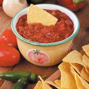 Contest-Winning Freezer Salsa Recipe -Typically, I make 60 jars of salsa each fall to enjoy all winter long. I also give it as gifts and donate jars to parties sponsored by the schools our four sons attend. This tasty salsa adds zip to everything from chips to meat loaf to fajitas. Freezer Salsa Recipe, Freezer Salsa, Freezing Recipes, Jalapeno Peppers, Dried Basil, Celery Green, Bread Appetizers, Green Pepper, Freezer Cooking