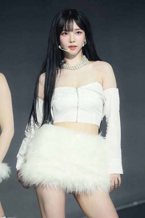 Aespa's Karina Goes Viral For Her Hourglass Figure - Koreaboo Winter Karina, Yoo Jimin, Yu Jimin, Karina Aespa, Aespa Karina, White Outfit, Korean Celebrities, Pose References, Chinese Zodiac