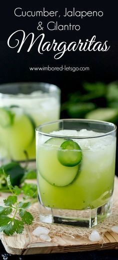 These Cucumber Jalapeño Cilantro Margaritas are made with fresh cucumber juice (so easy to make), a slice of jalapeño muddled with some cilantro and of course tequila! Really, really good! Cilantro Margarita, Desserts Nutella, Dessert Halloween, Jalapeno Margarita, Fresh Cucumber, Lime Salt, Cucumber Juice, Drink Drank Drunk, Chili Lime