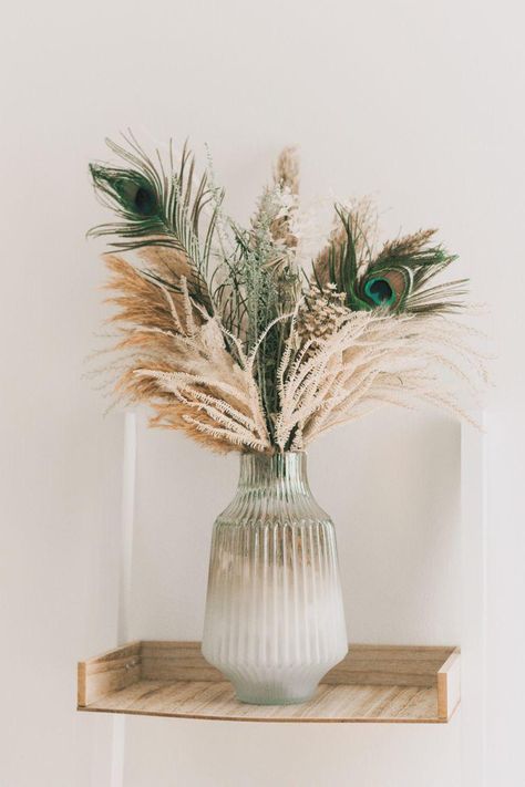 Peacock Feather Decor, Feather Wedding Decorations, Feather Arrangements, Massage Room Decor, Boho Style Interior, Dried Pampas, Pampas Grass Decor, Peacock Decor, Feather Decor