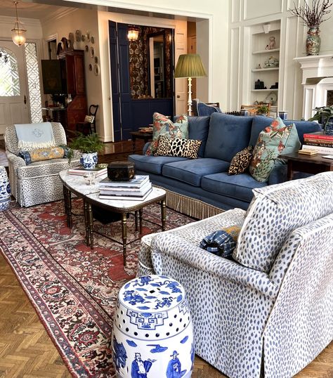 Beyond the Curb with Jena Salmon – The Potted Boxwood Potted Boxwood, British Colonial Decor, Chinoiserie Decorating, Blue White Decor, Sofa Colors, Traditional Living Room, Decor Essentials, Pretty Patterns, Jena