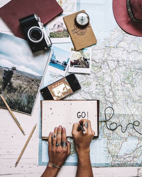 Travel Flatlay, Travel Photoshoot, Travel Drawing, Travel Wallpaper, Social Media Optimization, Travel Brand, Flat Lay Photography, Photo Organization, Social Media Pages