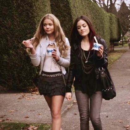 Pll Aesthetic, Alison Dilaurentis, Sasha Pieterse, Aria Montgomery, Pretty Little Liars, Walking, Tv Shows, Tumblr, Film