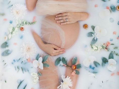 Milk Photography, Milk Bath Photos, Bath Pictures, Milk Bath Maternity, Milk Bath Photography, Bath Photography, Maternity Photography Poses Pregnancy Pics, Baby Fotografie, A Pregnant Woman