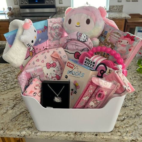 Hello Kitty Gold Mind GIft Basket Cute Hello Kitty Gifts, Kids Gift Baskets For Christmas, Hello Kitty Christmas Gifts, Hello Kitty Burr Basket, Hello Kitty Gift Baskets, Hello Kitty Basket, Pink Gift Basket, Burr Basket, Cute Christmas Presents