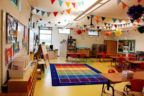 colorful garland in an art classroom elementary art education setting up the room design decor Classroom Prep, Classe D'art, Infant Room, Classroom Layout, Education Organization, Class Room, Education Motivation, Kids Classroom, Education Quotes For Teachers