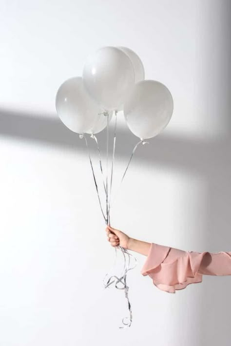 Its My Birthday Aesthetic Photos, Balloon Aesthetic Birthday, White Balloons Aesthetic, All White Party Ideas, Business Anniversary Ideas, Themes For Birthday Parties, Themes For Birthday, White Party Ideas, White Party Theme