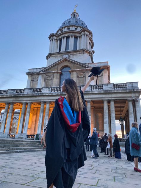 Greenwich University Aesthetic, London Graduation Photos, Uk Student Life, University Graduation Aesthetic, Uni Manifestation, Grad School Aesthetic, Summer Graduation Outfit, Romantizing School Aesthetic, London Graduation