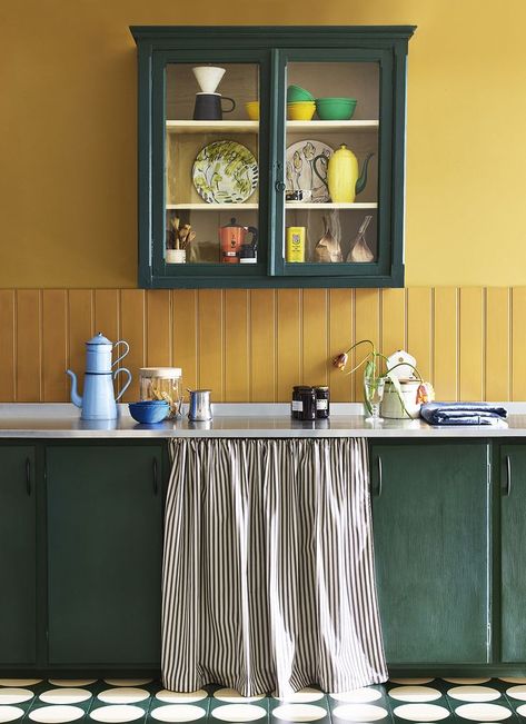 Whether you prefer English or French varieties, mustard belongs on more than just your condiments shelf in the kitchen this autumn. Why not add a dash of warmth to your crockery? Choosing a statement mustard teapot or tea towels is a simple, transient way to try the colour. Image credit: Annie Sloan Mustard Kitchen, Mustard Yellow Kitchens, Yellow Painted Walls, Yellow Kitchen Walls, Yellow Kitchen Cabinets, Mustard Yellow Walls, Green Kitchen Cabinets, Kitchen Paint Colors, Green Cabinets