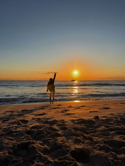 Morning Mindfulness, Watching Sunrise, Watch Sunrise, Summer Vision Board, Sunrise Pictures, Summer Vision, Summer Board, Sunrise Photos, Summer Bucket Lists