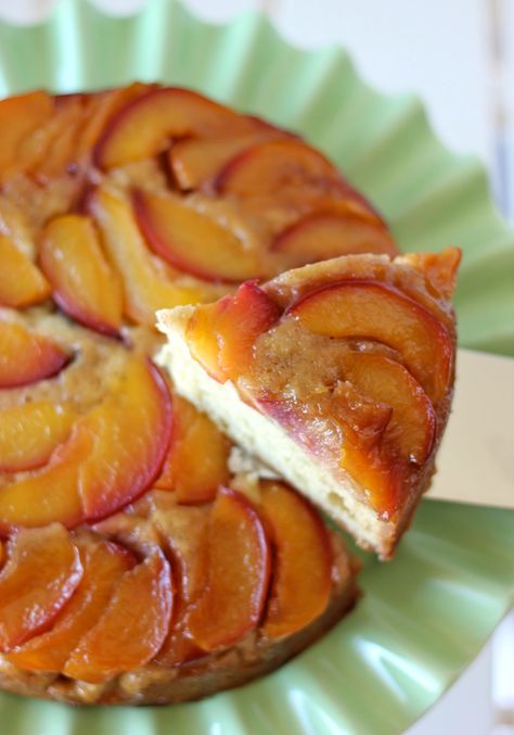 Nectarine Upside-Down Cake - Damn Delicious Tarte Tartin, Nectarine Recipes, Peach Upside Down Cake, Upside Down Cakes, Torte Cupcake, Peach Recipes, Peach Cake, Upside Down Cake, Breakfast Cake