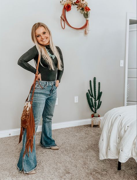 Long Sleeve Western Outfit, Western Bodysuit Outfit, Western Outfits Women Fall Casual, Cute Western Fall Outfits, Fringe Purse Outfit, Women’s Western Outfits, Fall Western Outfits Women, Fall Outfits Western, Western Outfits Women Fall