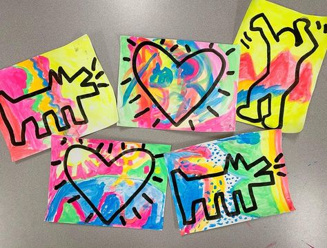 Mr. Reynolds on Instagram: “Kindergarten knocking it out of the park once again with these super awesome Keith Haring inspired works!💛🐶🕺🏼 More info in my story…” Keith Haring Inspired, Kindergarten Art Lessons, Keith Haring Art, Elementary School Art, Haring Art, 2nd Grade Art, 3rd Grade Art, Classroom Art Projects, Glowing Art