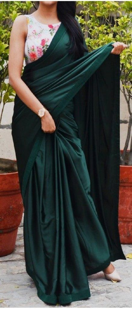 Trendy saree ideas – Site Title Printed Blouse Saree, Saree Wearing Styles, Sarees For Girls, Saree Wearing, Indian Sari Dress, Indian Saree Blouses Designs, Indian Fashion Saree, Saree Designs Party Wear, Designer Saree Blouse Patterns