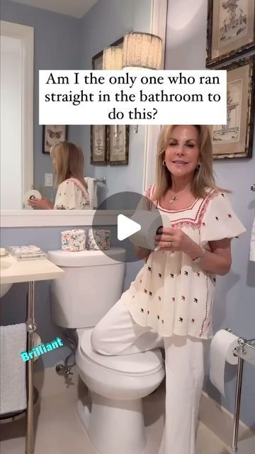 Michelle Dulevich on Instagram: "Brilliant idea! I don’t know how I never thought of this. I wrap everything!😂

#homedecor 
#tips 
#diy 
#homedecorating 
#christmas2024 
#christmastreedesigner" Blue Bathroom Decorating Ideas, Small Shower Decor Ideas, Decorating A Toilet Room, Art In A Bathroom, Bougie Bathroom Ideas, Christmas Bathroom Decor Ideas Simple, Toilet Paper Folding Ideas, Primitive Bathroom Decor Ideas, Focassia Bread