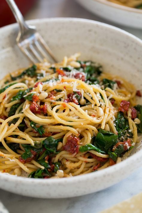 Spinach And Sun Dried Tomato Recipes, Spaghetti And Spinach With Sundried Tomatoes, Spinach And Sun Dried Tomato Pasta, Spaghetti With Sun Dried Tomatoes, Spinach And Sundried Tomato Pasta, Sun Dry Tomatoes Recipes, Sun Dried Tomato Spaghetti, Pasta With Dried Tomatoes, Healthy Spaghetti Recipes