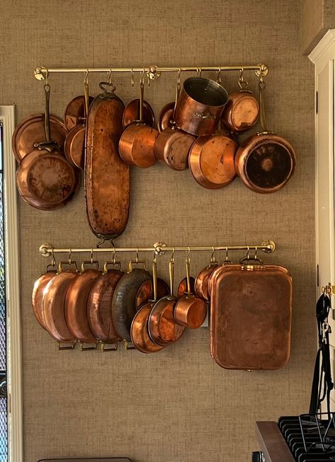 Pot Rack Wall, Pan Rack, Brass Pot, Ancient Designs, Kitchen Farmhouse, Copper Pots, Pot Rack, Copper Kitchen, Unlacquered Brass