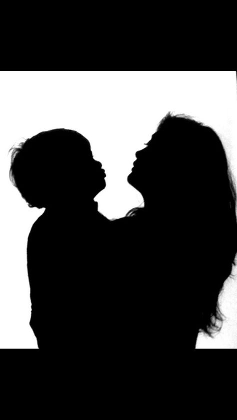 Silhouette of Mom and Son ready for a kiss. Mother And Child Pictures, Son Photo Ideas, Shadow Illustration, Romantic Love Images, Vision Board Images, Silhouette Tattoos, Divine Feminine Spirituality, Vision Board Pictures, Moon Images