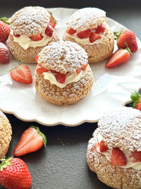 Choux au Craquelin (strawberry & cream) — Oh Cakes Winnie Box Of Strawberries, Crispy Cream, Strawberry Tarts, Linzer Cookies, Strawberry Season, Making Cookies, Pastry Shells, Choux Pastry, Wafer Cookies