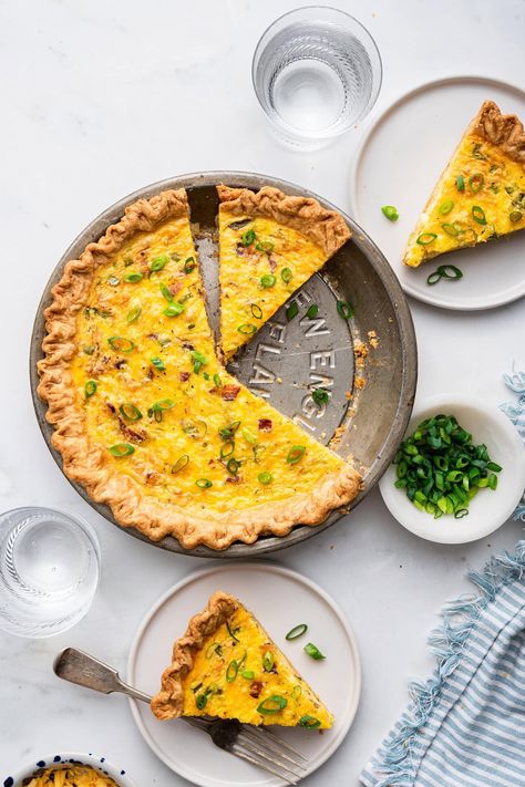 This easy cottage cheese quiche is creamy, cheesy and packed with tons of flavor. It's the perfect high-protein option for breakfast, brunch, lunch or dinner. Cottage Cheese Quiche, Cottage Cheese Breakfast, Best Egg Recipes, Sweet Potato Kale, Brunch Bread, Fruit Salad Easy, Cheese Quiche, Boozy Brunch, Cottage Cheese Recipes