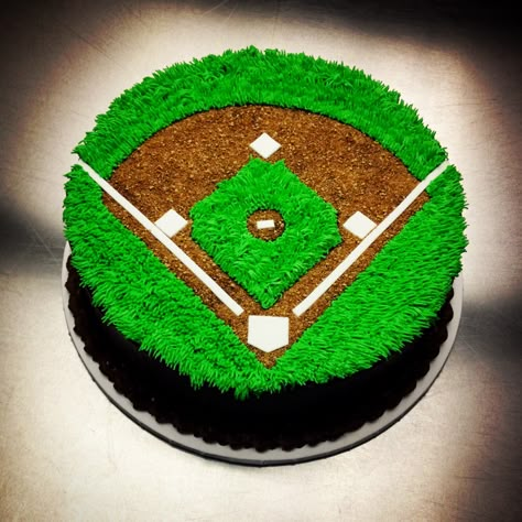 the baseball field cake...Sweet Mary's, New Haven, CT (203) 777-MARY (6279) Baseball Field Cake, Target Cake, Chicago Cubs Birthday, Baseball Theme Cakes, Baseball Cakes, Baseball Birthday Cakes, Baseball Cupcakes, Diamond Cake, Baseball Theme Birthday