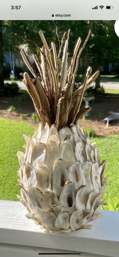 Oyster Shell Pineapple, Shell Trees, Oyster Shells Decor, Oyster Shell Art, Shell Projects, Seashell Art Diy, Shell Artwork, Pawleys Island Sc, Coastal Crafts