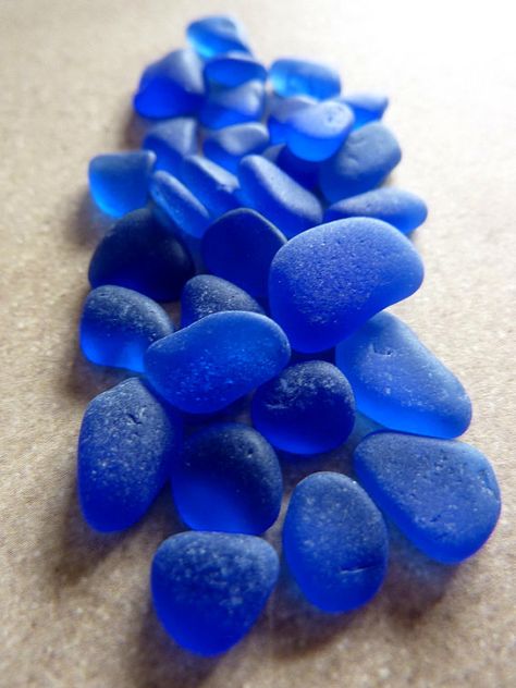 seaglass Old Medicine Bottles, Glass Pebbles, Sea Glass Colors, Cobalt Glass, Sea Glass Beach, Sea Glass Crafts, Glass Beach, Sea Pottery, Medicine Bottles