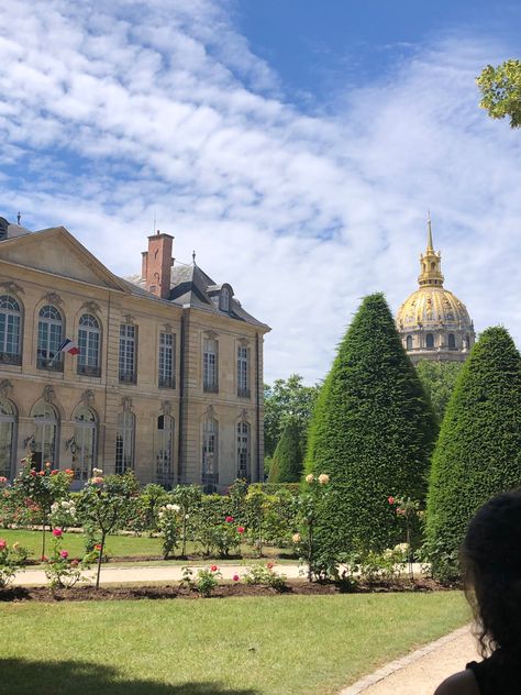 Paris Garden Aesthetic, Paris Spring Aesthetic, Paris Spots, Rodin Museum Paris, Paris Gardens, Paris Aesthetics, Melanie Harlow, Musee Rodin, Paris Garden