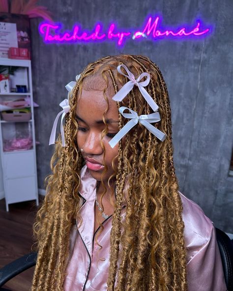 The girls love the bows 🎀🤍 You can book this style using the link in bio Style : indie locs + boho curls add on . . . #dallashairstylist #locstyles #protectivestyles #vegashairstylist #knotlessbraids #hairinspo #vegaslocs #houstonhair #hairstyles #vegasfauxlocs #vegashair #explore Locs With Bows, Ginger Boho Locs, Indie Locs, Boho Curls, Hair Braid Patterns, Vegas Hair, Black Hairstyles With Weave, Boho Locs, Soft Locs