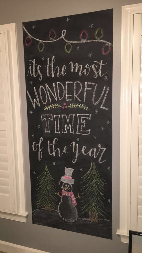 Christmas Theme Chalkboard, Merry Christmas On Chalkboard, Christmas Chalkboard Wall Art, Christmas Themed Chalkboard, Chalkboard Designs Christmas, Chalk Boarder Designs Christmas, Happy Holidays Chalkboard Art, Xmas Chalkboard Ideas, Diy Christmas Chalkboard Ideas