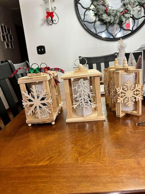 Christmas Lantern Ideas Diy, Dollar Store Crafts Christmas, Diy Projects Christmas, Christmas Lanterns Diy, Wooden Lanterns Diy, Jenga Crafts, Christmas Lantern Ideas, Dollar Store Diy Decorations, Wood Lanterns