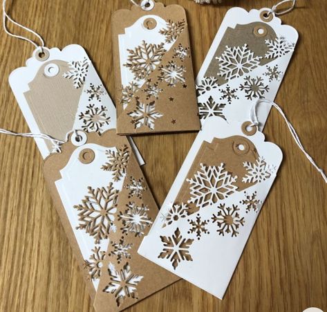 Diy Xmas Tags, Handmade Gift Tags Paper Crafts, Handmade Tags Ideas, Christmas Tags Cricut, Snowflake Tags, Christmas Tags Handmade, Diy Christmas Tags, Xmas Gift Tags, Christmas Gift Tags Diy