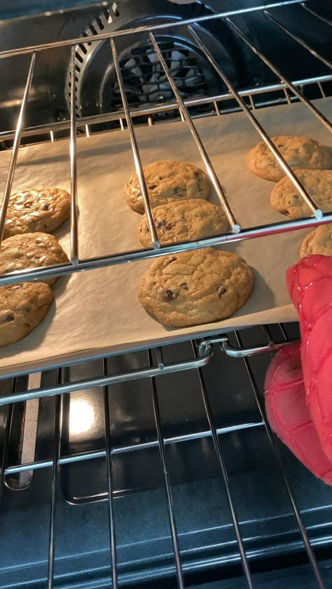 Apr 24, 2021 - THE BEST CHOCOLATE CHIP COOKIES! Chewy on the inside, crispy on the outside, and melt in your mouth delicious! Don't say I didn't warn you: they're addictive! #food #cookies #baking #chocolate #recipe #chocolatechip #cooking Best Chocolate Chip Cookies Chewy, Chocolate Chip Cookies Chewy, Cookies Chewy, The Best Chocolate Chip Cookies, Gluten Free Vegetarian Recipes, Cooking Vegan, Specific Carbohydrate Diet, Best Chocolate Chip Cookies, Baking Chocolate