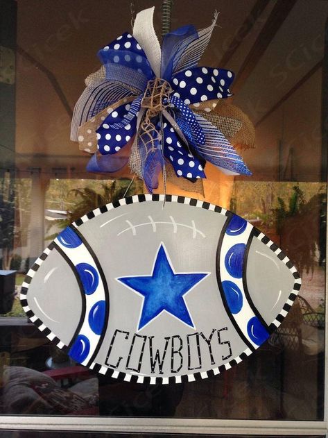 cowboys door dallas hanger nfl doorhanger wreath Dawgs Football, Bulldog Football, Cowboys Wreath, Football Door Hangers, Birthday Presents For Dad, Georgia Bulldogs Football, Go Dawgs, Toasting Flutes Wedding, Tulle Wreath