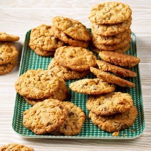 Browned Butter Spice Cookies Recipe: How to Make It Buttery Chocolate Chip Cookies, Coconut Cookies Recipes, Oatmeal Coconut Cookies, Monster Cookies Recipe, Icebox Cookies, Cake Mug, Cookie Connection, Breakfast Bites, Cake Walk