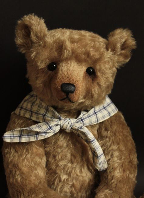 Bartholemew a 20" traditional mohair teddy bear by Victoria Allum of Humble Crumble Bears Teddy Bear Vintage, Classic Teddy Bear, Old Fashioned Teddy Bears, Antique Teddy Bears, Vintage Steiff Animals, Mohair Teddy Bear, Teddy Bear Doll, Charlie Bears, Teddy Bear Toys