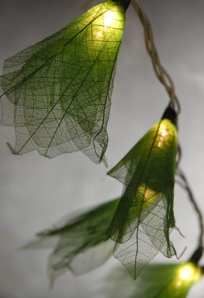 fairy lights. Perfect for giving room an enchanted feel! OOOOR in tree houses and tents! ;) Fairy Room, Diy Lampe, Garland Diy, Closet Lighting, Battery Operated Lights, Stovetop Potpourri, Event Lighting, Tinker Bell, Fairy Houses