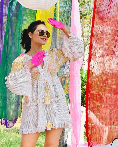 Celebrity Holi Outfits, Holi Party Outfit, Holi Outfits Women, Holi Outfit Ideas, Holi Dress, Holi Outfits, Holi Outfit, Holi Photoshoot, Holi Pictures