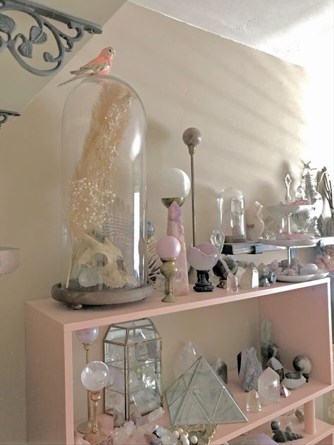 Diy Crystal Stand, Crystal Display Ideas Bedroom, Crystal Room Aesthetic, Tattoos Crystals, Crystal Tattoo Design, Crystal Tattoo Ideas, Crystals Drawing, Crystal Drawings, Crystals Tattoo