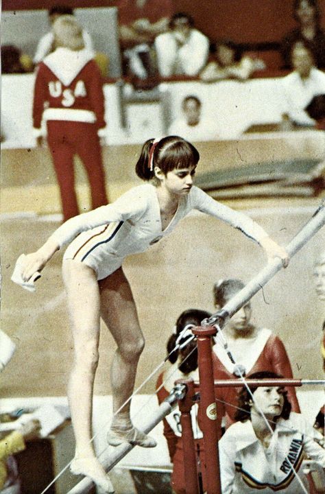 Nadia Comaneci Perfect 10, Nadia Comaneci 1976, 80s Stars, Gymnastics Inspiration, Famous Gymnasts, Alina Kabaeva, Nadia Comaneci, Gymnastics Photos, Gymnastics Pictures