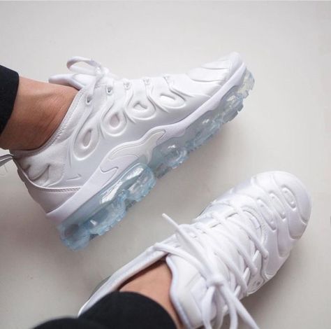 ☼ ☾pinterest | Itsmypics Air Vapormax Plus, Vapor Max, Nike Air Vapormax Plus, Dr Shoes, Shoes Sneakers Nike, Fresh Shoes, Hype Shoes, Air Vapormax, Womens Shoes High Heels